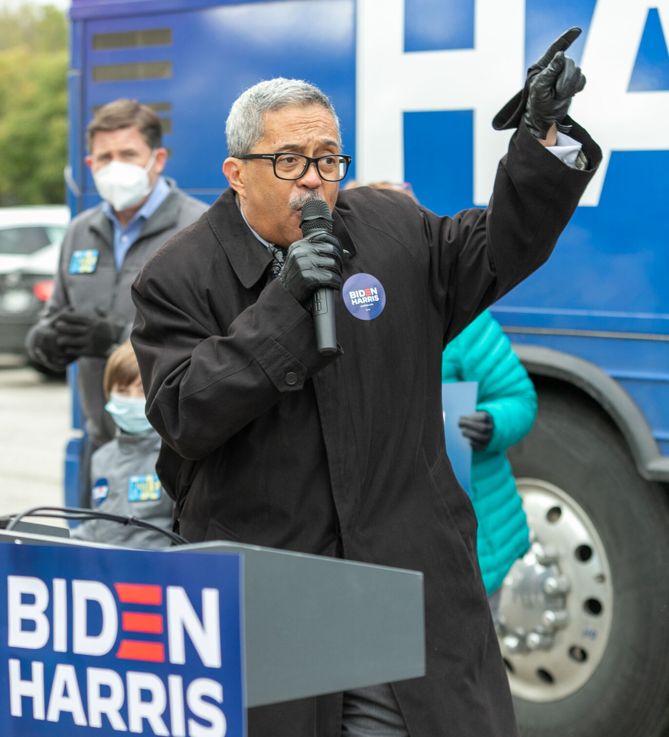 Biden campaign bus tour visits Fort Worth ahead of Kamala Harris visit on Friday